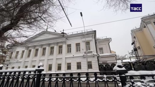 Посольство Ирана в Москве приспустило флаг в знак траура по погибшим в результате действий участников беспорядков в исламской республике