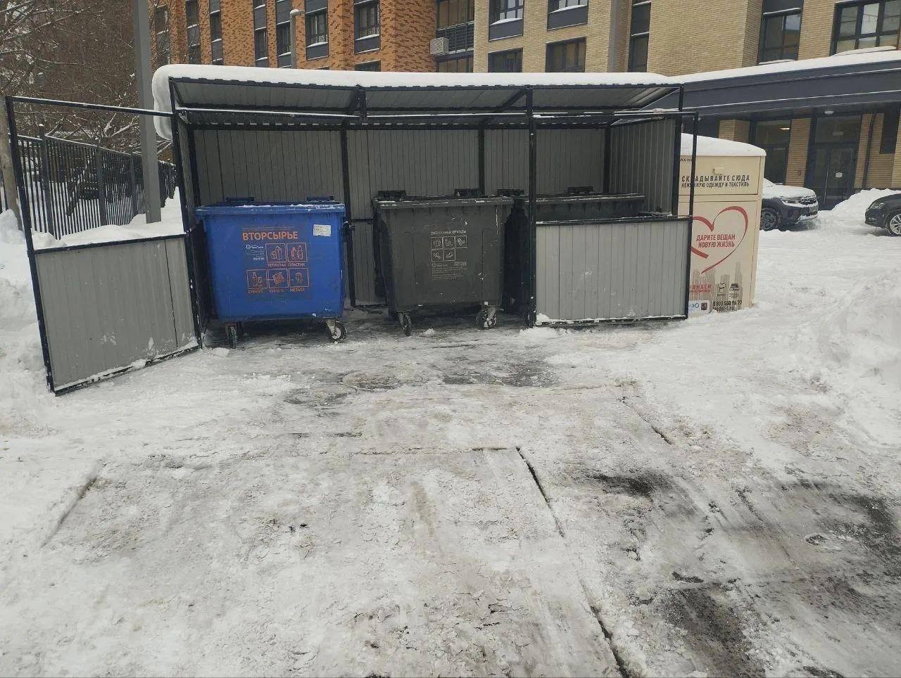 После жалобы огромную кучу мусора вывезли с Большой Филевской После жалобы огромную кучу мусора вывезли с Большой Филевской