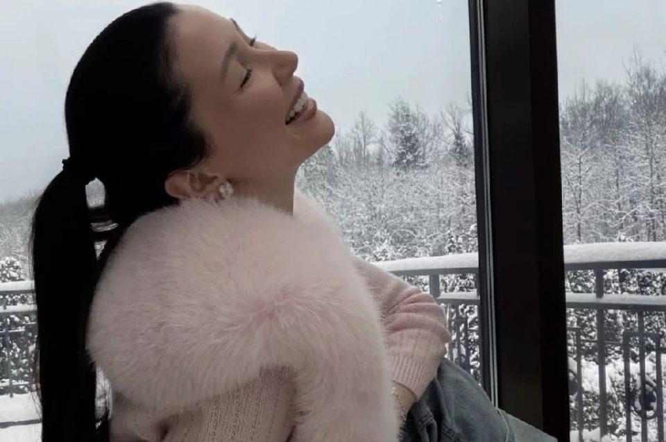 Вернулась в память о маме? Анна Заворотнюк отмечает 30-летие в Москве