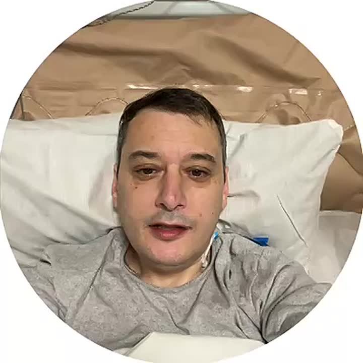 Хинштейн записал видеообращение из больницы после аварии — его прооперировали