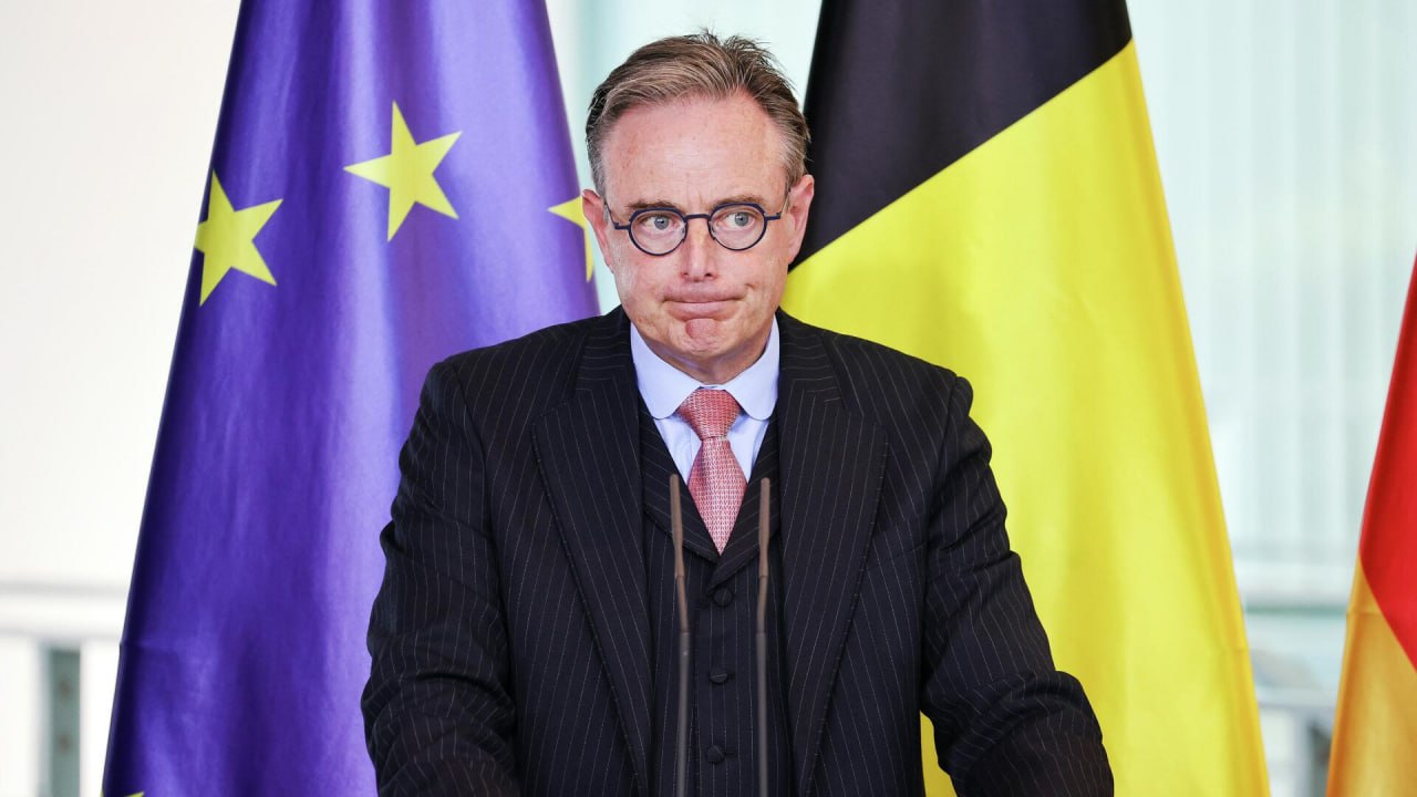 Прилёт управляемого снаряда "Краснополь" по ВСУшному блиндажу в районе н.п. Шийковка Харьковской области Прилёт управляемого снаряда "Краснополь" по ВСУшному блиндажу в районе н.п. Шийковка Харьковской области