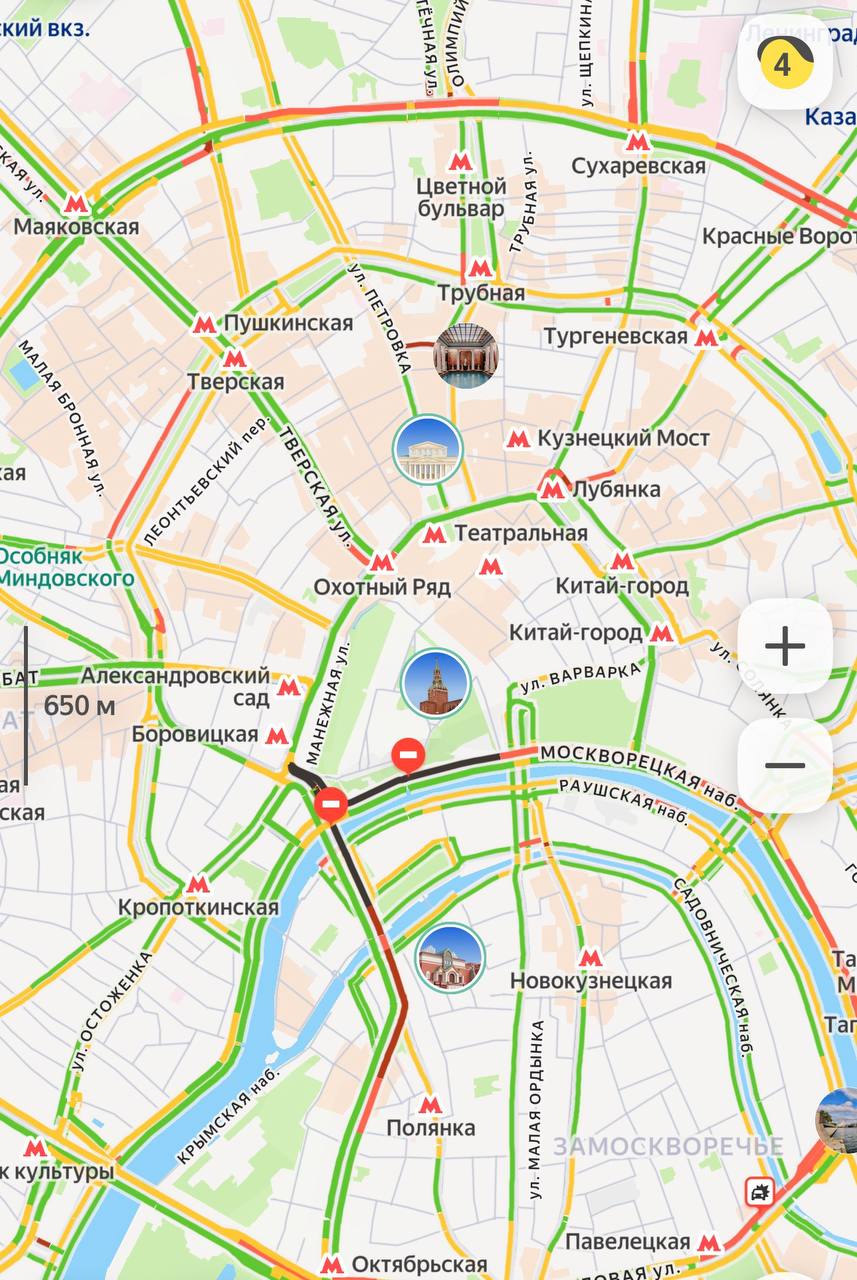 Дептранс настоятельно рекомендует сегодня отложить поездки на автомобиле и воспользоваться метро