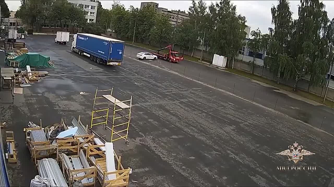 Эффективный менеджмент: Бывший сотрудник автосалона украл 26 иномарок за полгода