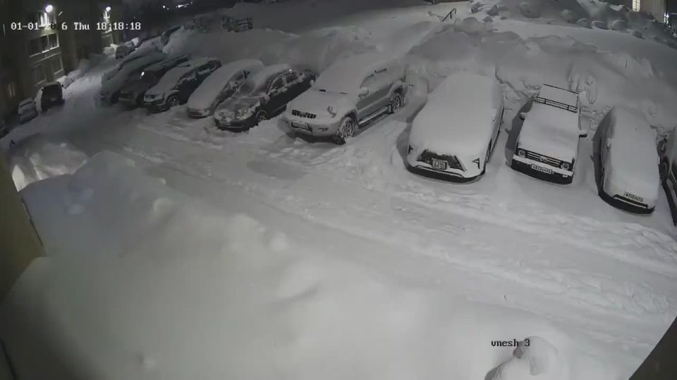 Тяжёлую жизнь камчатских автомобилей засняла камера видеонаблюдения