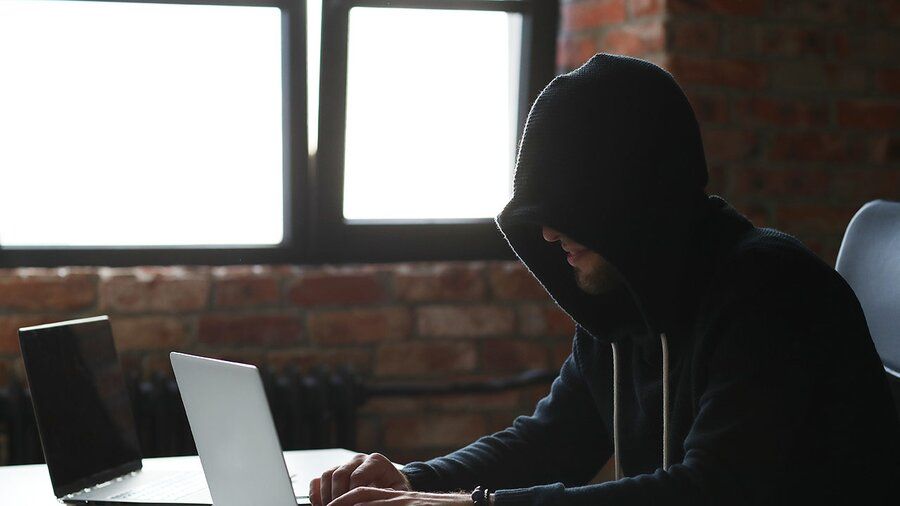 Мошенники не дремлют, но и мы тоже — предупреждаем о том, что они перешли на нейросети