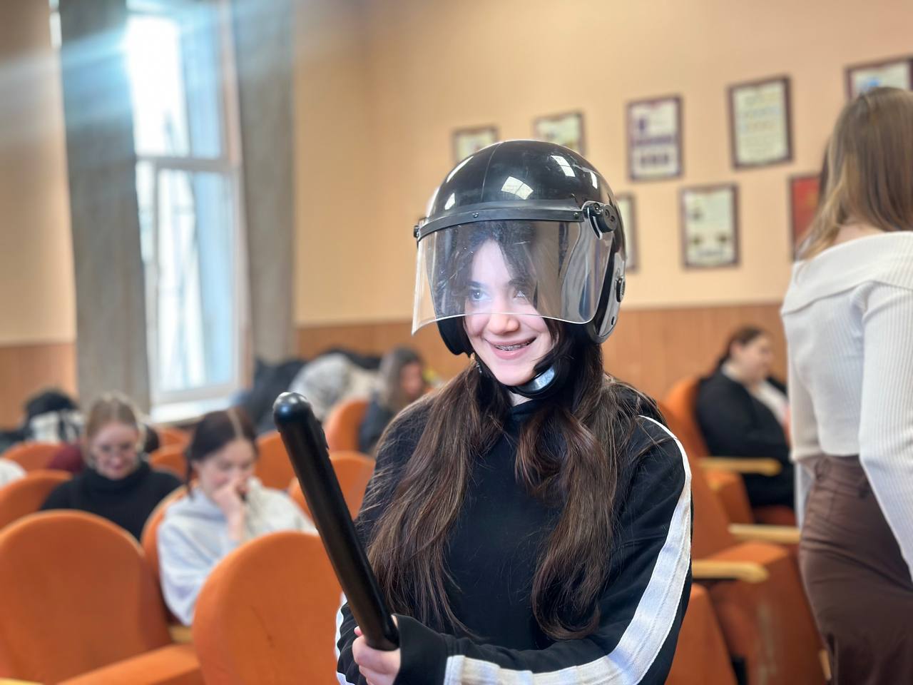 Сотрудники ЛУ МВД России на станции Москва-Ярославская поздравляют с днём студента Сотрудники ЛУ МВД России на станции Москва-Ярославская поздравляют с днём студента