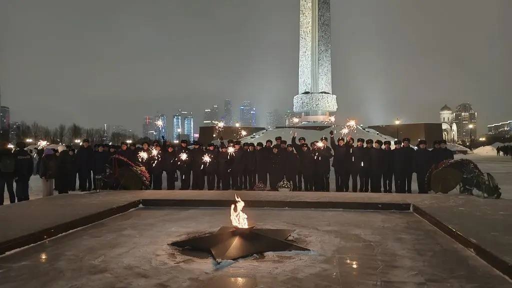 В День воинской славы сотрудники столичного Следственного комитета и курсанты ведомственной академии отдали дань уважения и памяти жителям блокадного Ленинграда В День воинской славы сотрудники столичного Следственного комитета и курсанты ведомственной академии отдали дань уважения и памяти жителям блокадного Ленинграда