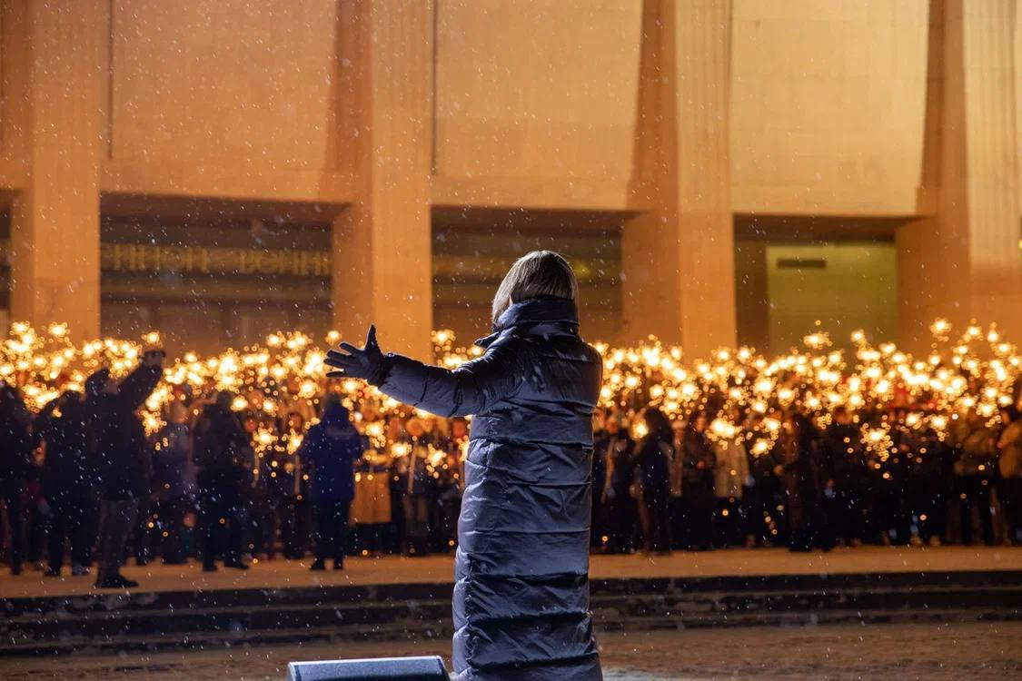 В День воинской славы сотрудники столичного Следственного комитета и курсанты ведомственной академии отдали дань уважения и памяти жителям блокадного Ленинграда В День воинской славы сотрудники столичного Следственного комитета и курсанты ведомственной академии отдали дань уважения и памяти жителям блокадного Ленинграда