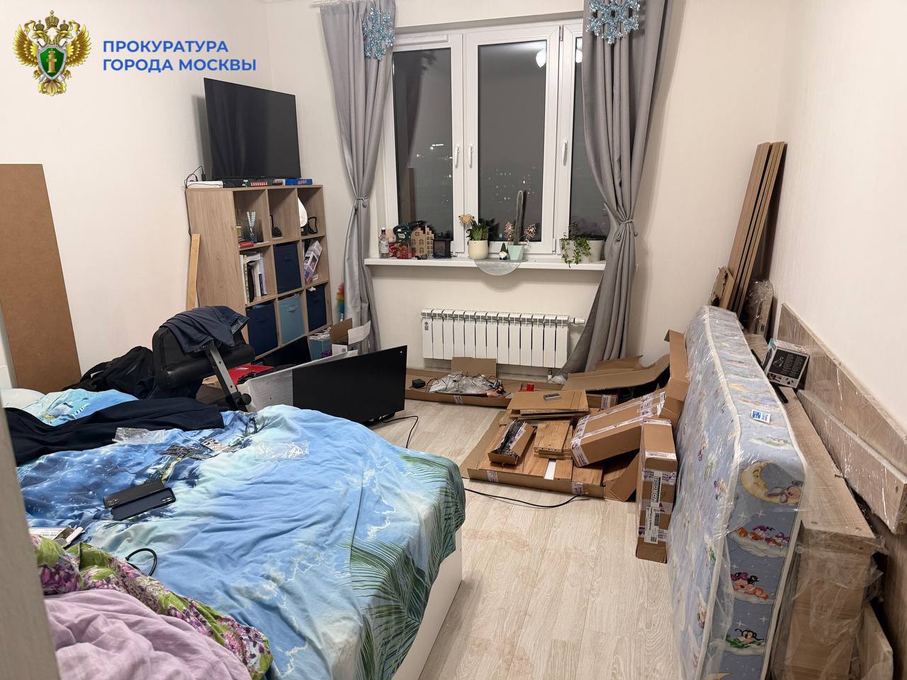 Мужчина попытался ножом убить свою жену и 14-летнего сына в Москве Мужчина попытался ножом убить свою жену и 14-летнего сына в Москве