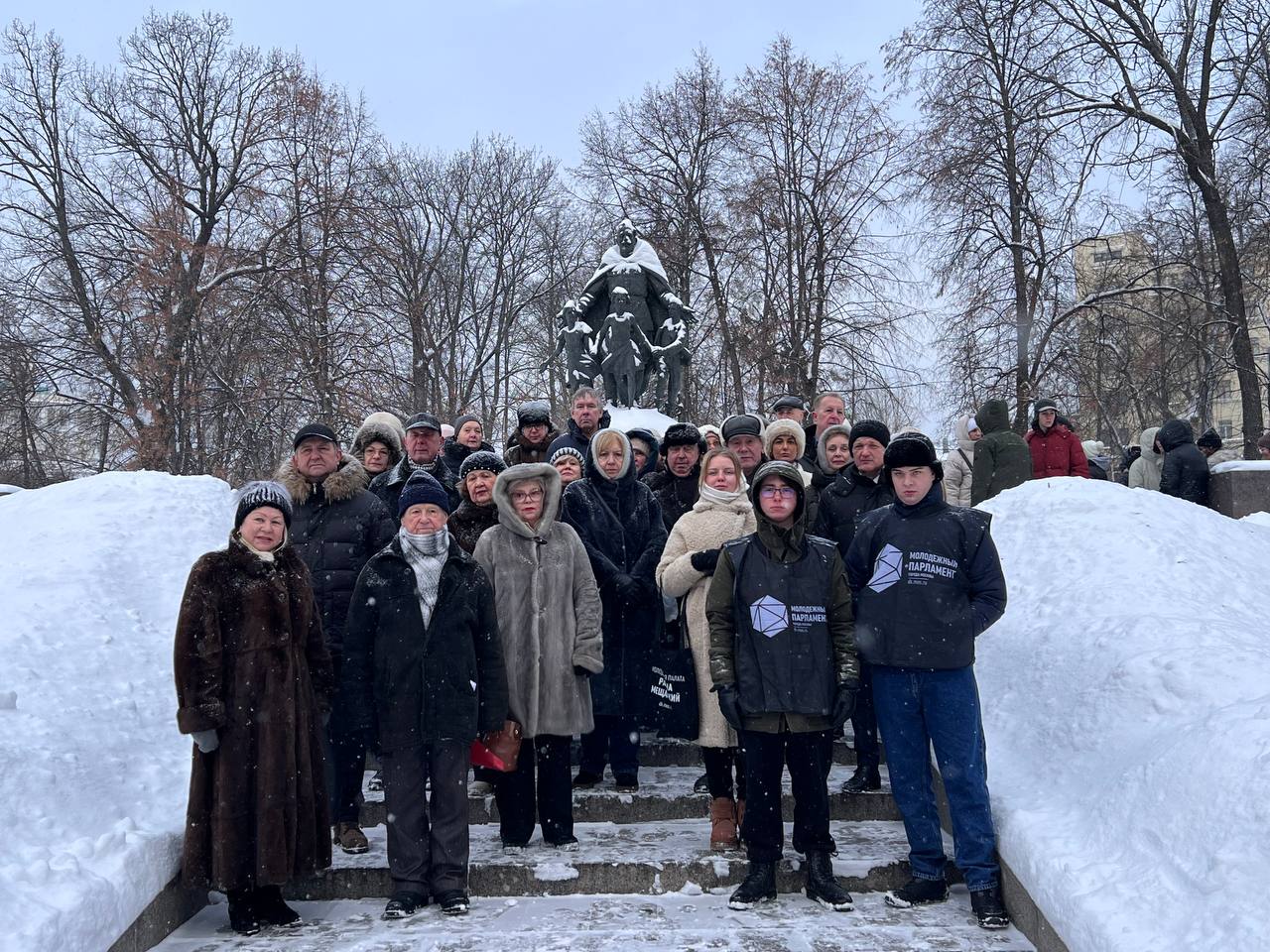 Герой России, член комиссии МГД по безопасности, законодательству и регламенту Аркадий Корольков (фракция партии «Единая Россия») принял участие в акции памяти, посвященной героям блокадного Ленинграда Герой России, член комиссии МГД по безопасности, законодательству и регламенту Аркадий Корольков (фракция партии «Единая Россия») принял участие в акции памяти, посвященной героям блокадного Ленинграда