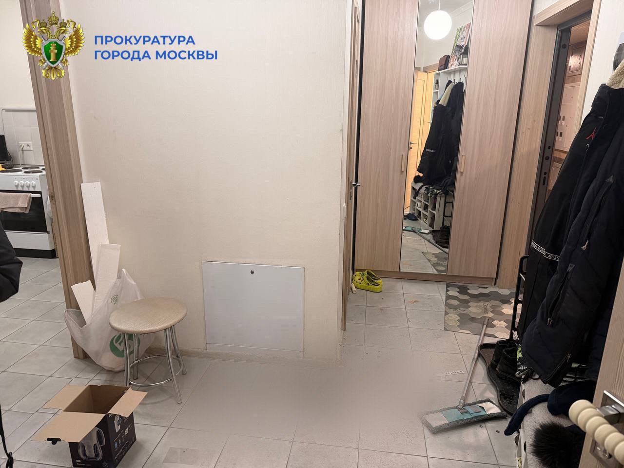 Мужчина попытался ножом убить свою жену и 14-летнего сына в Москве