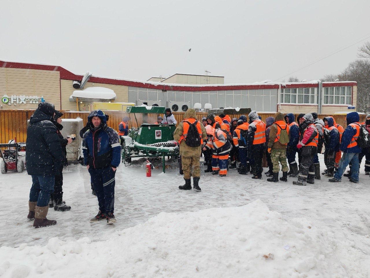 Евгений Попов: Сегодня многие ругают коммунальные службы столицы Евгений Попов: Сегодня многие ругают коммунальные службы столицы