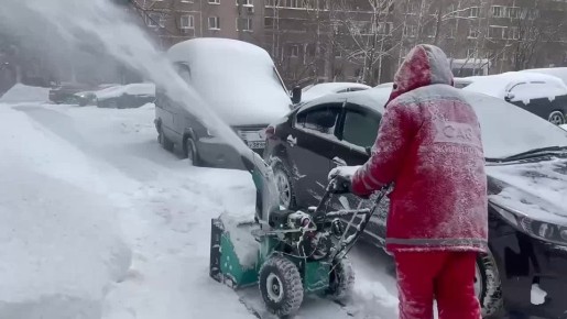 Полуметровые сугробы выросли в Москве впервые с начала зимы, рассказал синоптик Евгений Тишковец