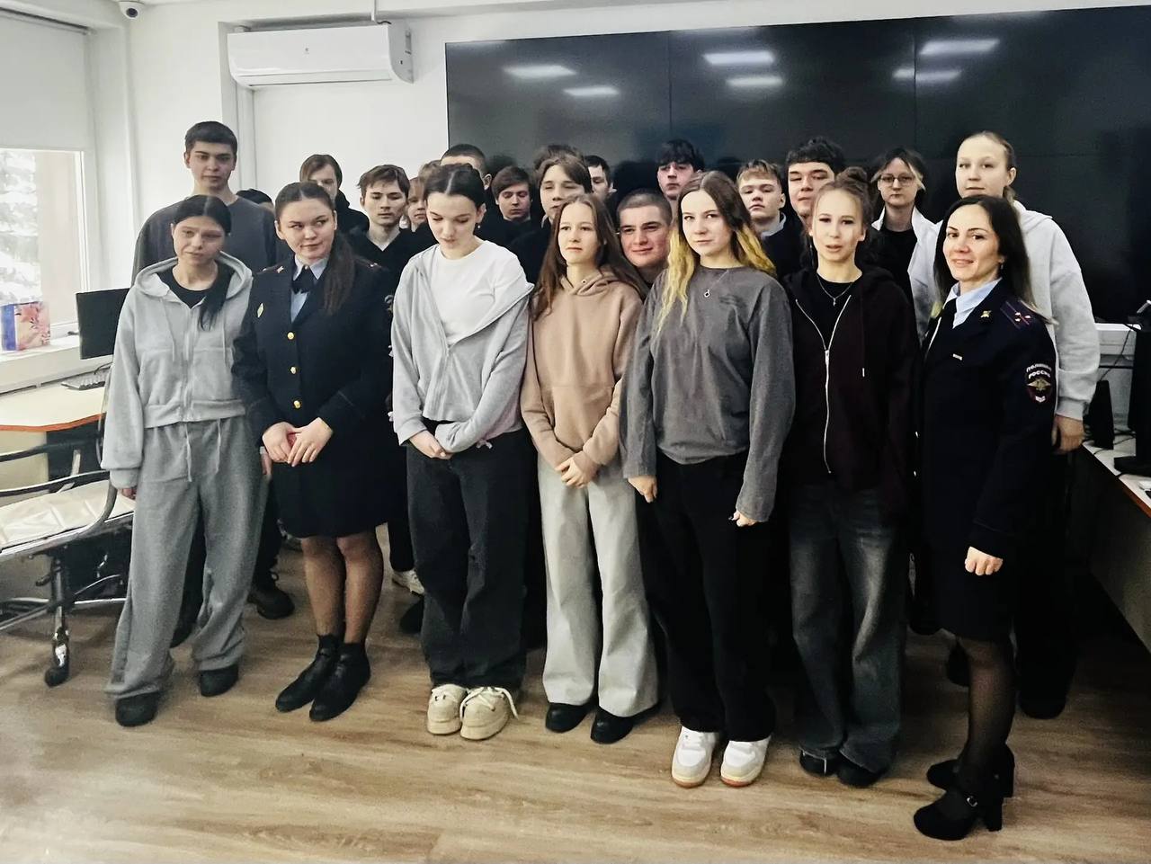 Сотрудники ЛО МВД России на станции Москва-Ленинградская провели профориентационную встречу с учащимися колледжа Сотрудники ЛО МВД России на станции Москва-Ленинградская провели профориентационную встречу с учащимися колледжа