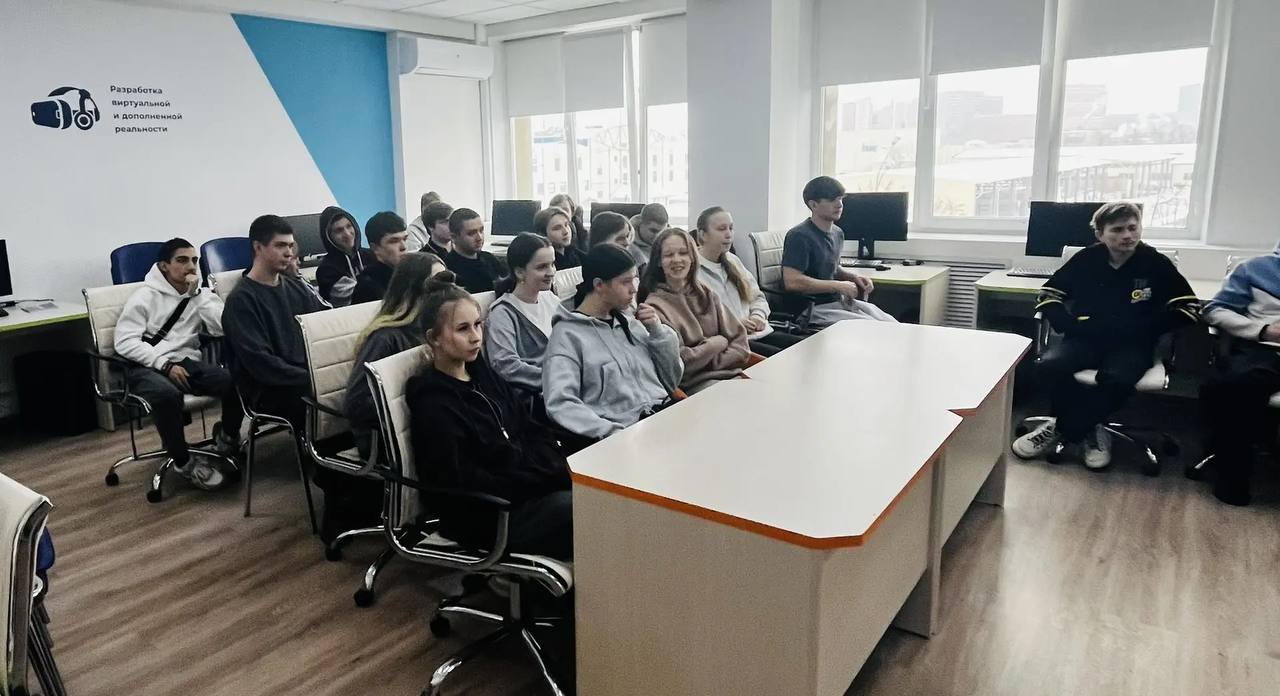 Сотрудники ЛО МВД России на станции Москва-Ленинградская провели профориентационную встречу с учащимися колледжа