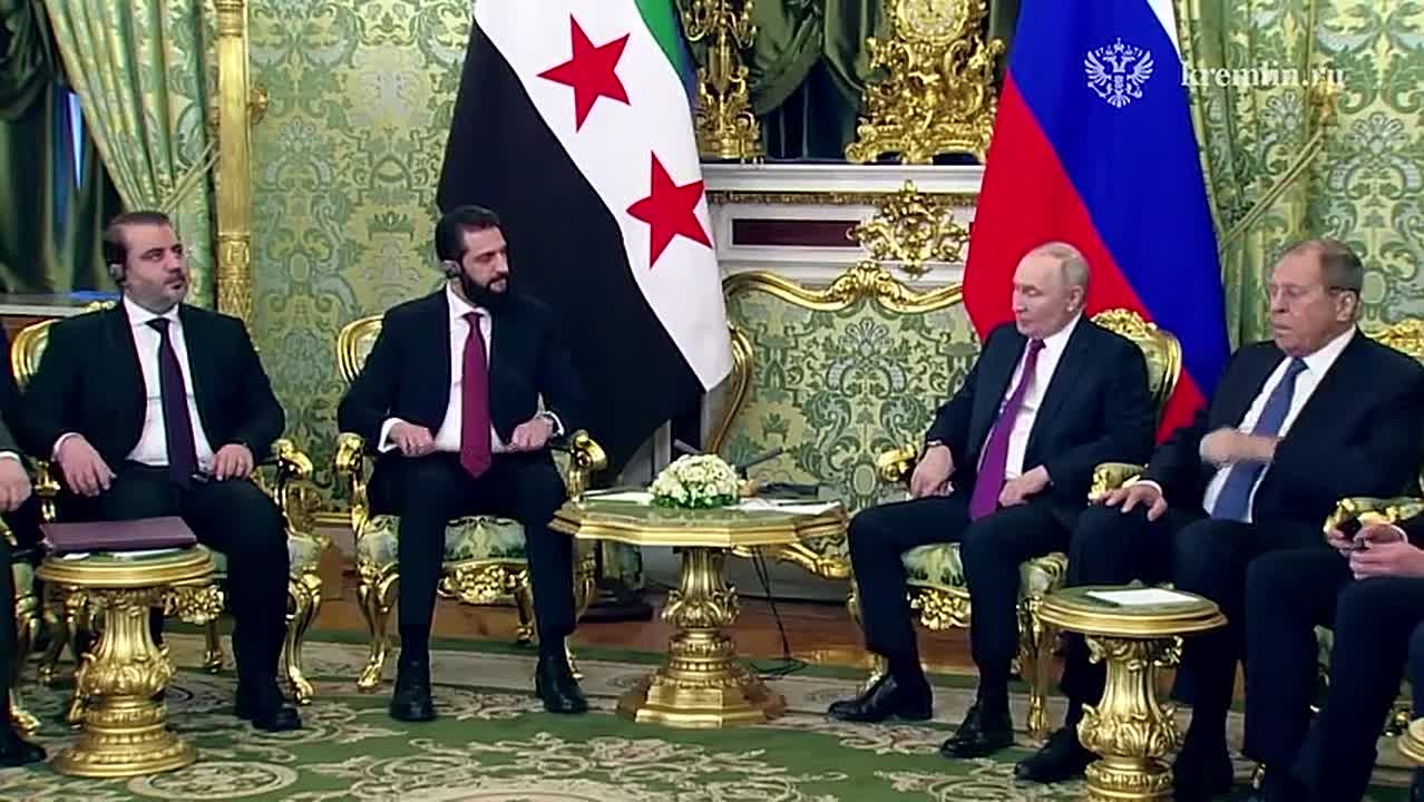 Российский стройкомплекс готов помочь в восстановлении Сирии, сказал Путин на встрече с президентом Ахмедом аш-Шараа