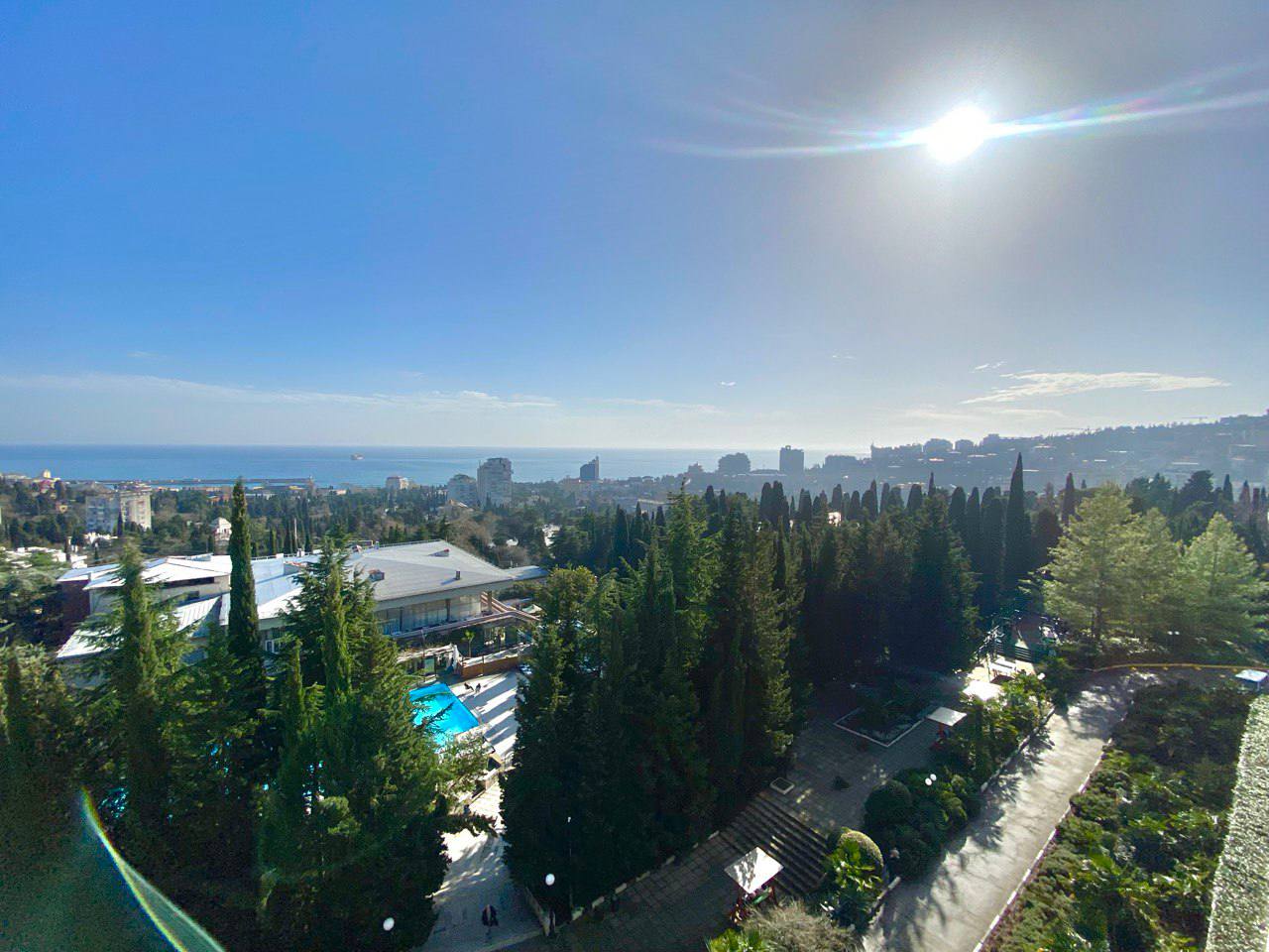 Олег Царёв: Чем Крым выгодно отличается от Москвы, так это солнцем и синим небом