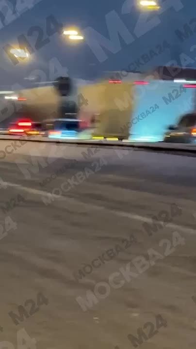 Фуры заблокировали участки шоссе в Подмосковье на въездах в столицу