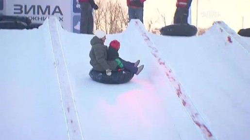 Авокадо в "Аптекарском огороде", зимнее плавание на Гребном канале и активности в Лужниках: январское солнце не дает москвичам сидеть дома