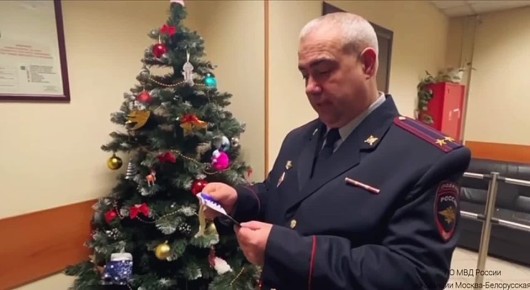 Ёлка желаний: заветное желание 11-летнего Егора исполнил подполковник полиции Алексей Воронцов