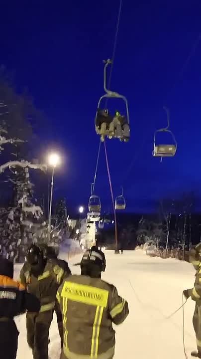 Полсотни человек застряли на горнолыжном подъёмнике в Подмосковье