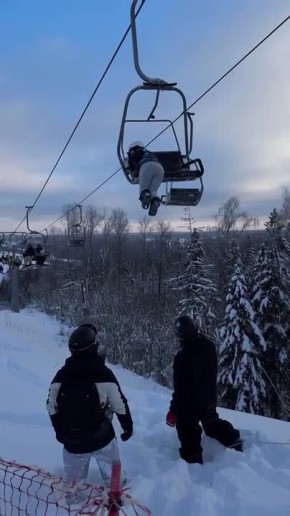 Туристки спрыгнули с подъёмника в Подмосковье