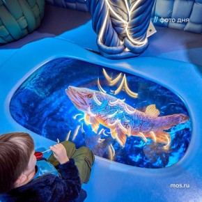 На выставке «Книга сказок» гости могут пройти необычные испытания, получить совет от русской печи и построить свой сказочный град на острове Буяне