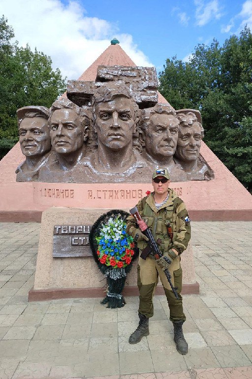 Граната на булавке. Разведчики группы Игоря Носова в плен не сдавались Граната на булавке. Разведчики группы Игоря Носова в плен не сдавались
