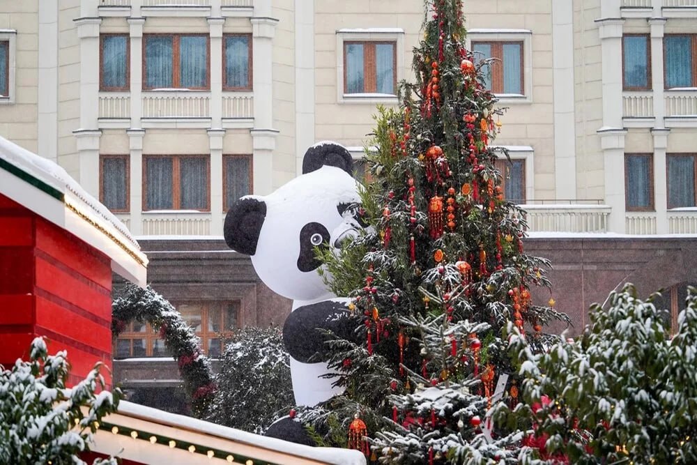 Улицы Москвы ярко украсили к Китайскому Новому году Улицы Москвы ярко украсили к Китайскому Новому году