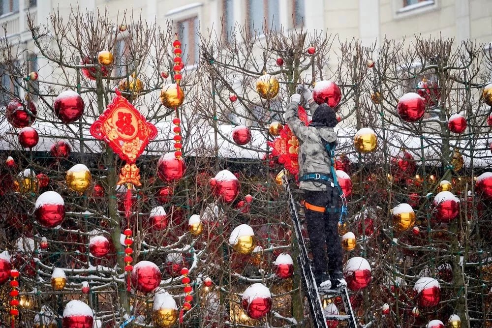 Улицы Москвы ярко украсили к Китайскому Новому году Улицы Москвы ярко украсили к Китайскому Новому году