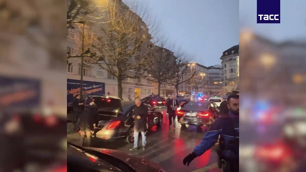 Делегация России во главе с Мединским прибыла в отель «Интерконтиненталь»