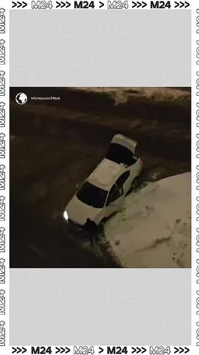 Мощный залп фейерверков разбудил жителей Мукомольного проезда, 2. Примерно в час ночи салют полетел прямо в окна