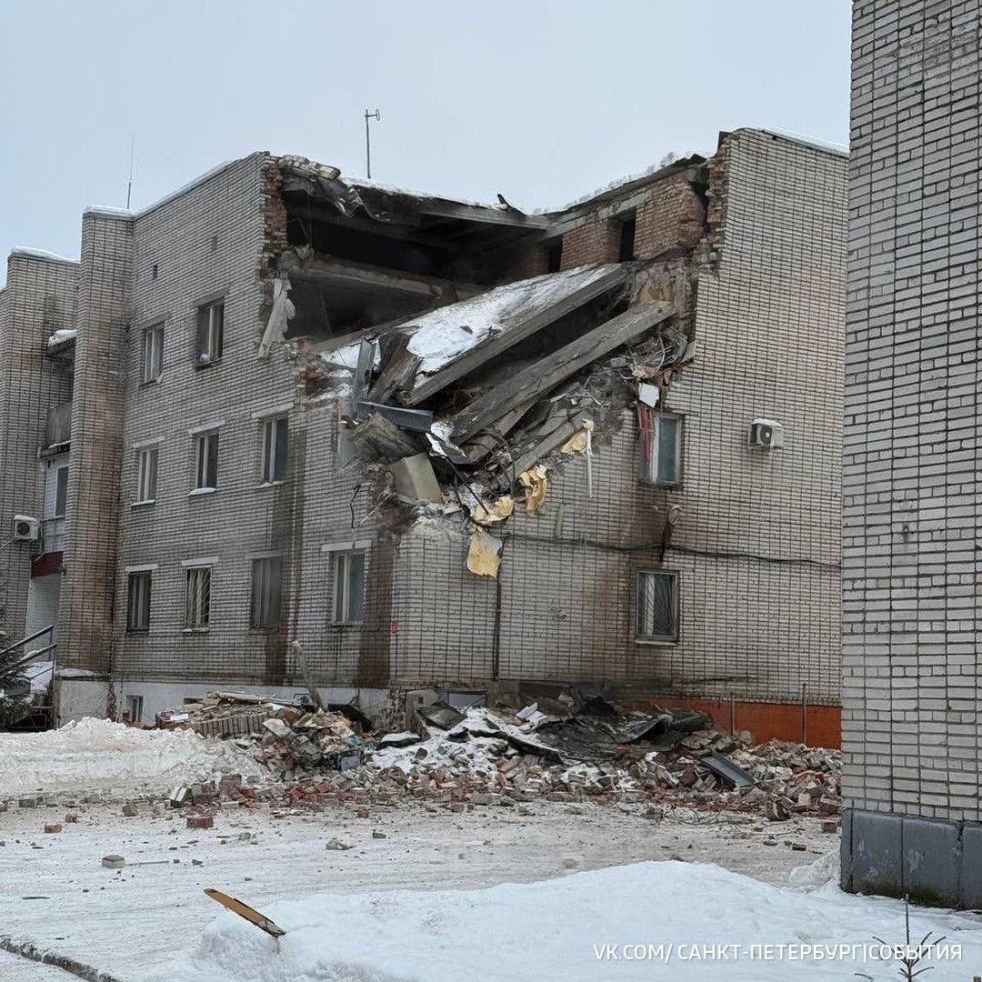 Здание военной полиции обрушилось в Ленобласти, сообщил губернатор