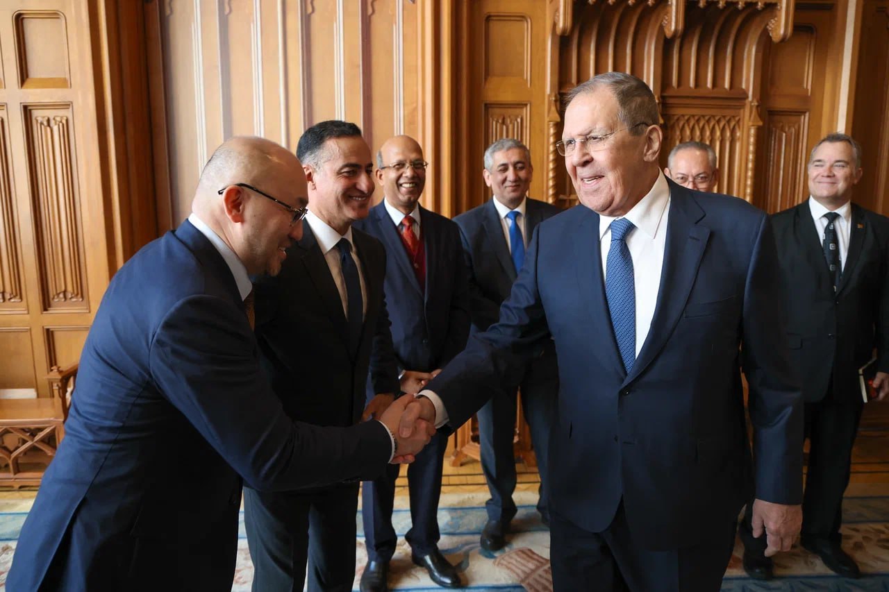 17 февраля Министр иностранных дел России С.В.Лавров провёл рабочий ланч с аккредитованными в Москве главами дипмиссий государств-членов и стран-партнеров БРИКС 17 февраля Министр иностранных дел России С.В.Лавров провёл рабочий ланч с аккредитованными в Москве главами дипмиссий государств-членов и стран-партнеров БРИКС