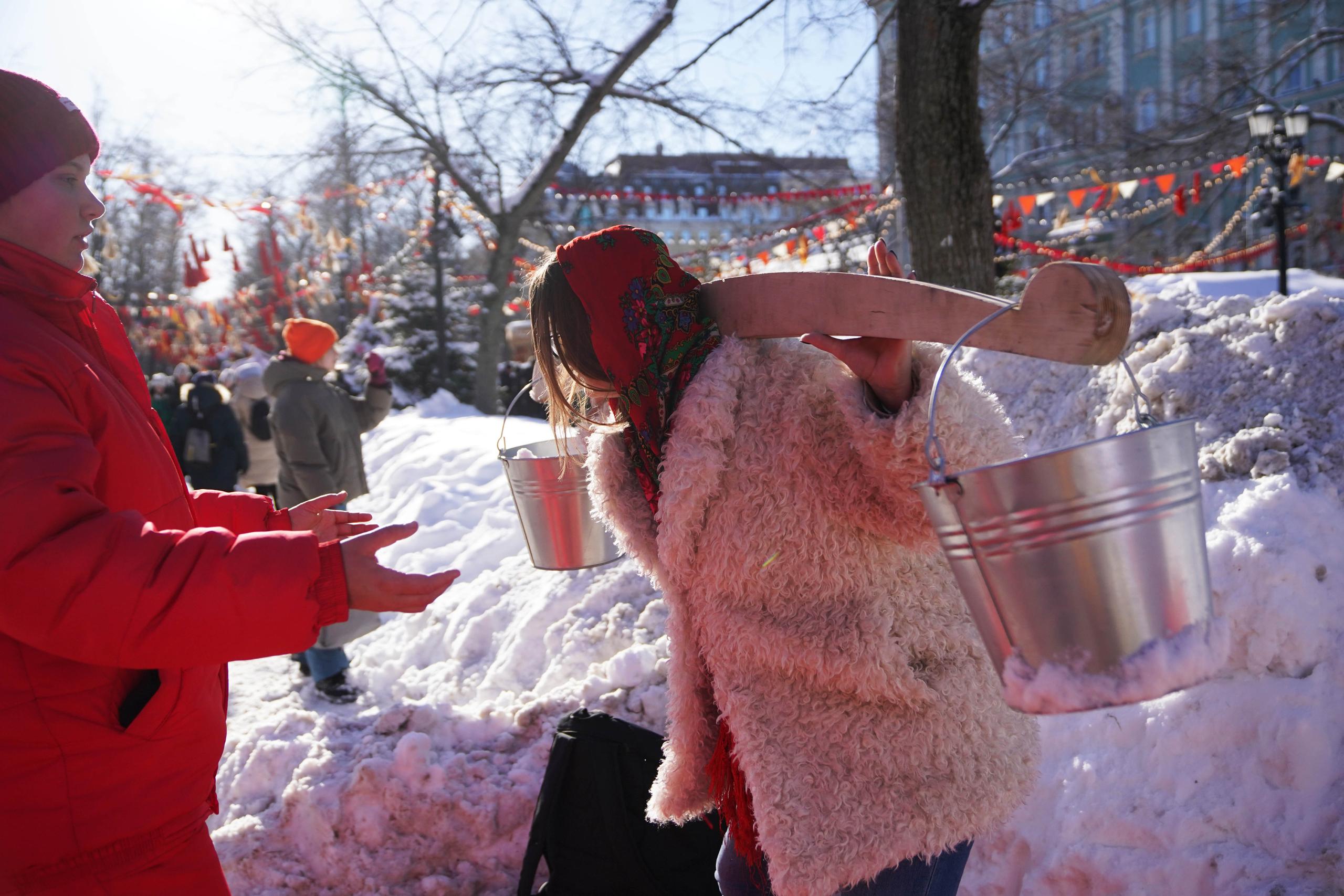 Вкусные блинчики, народные забавы и мастер-классы — вот так проходит фестиваль «Масленица» Вкусные блинчики, народные забавы и мастер-классы — вот так проходит фестиваль «Масленица»