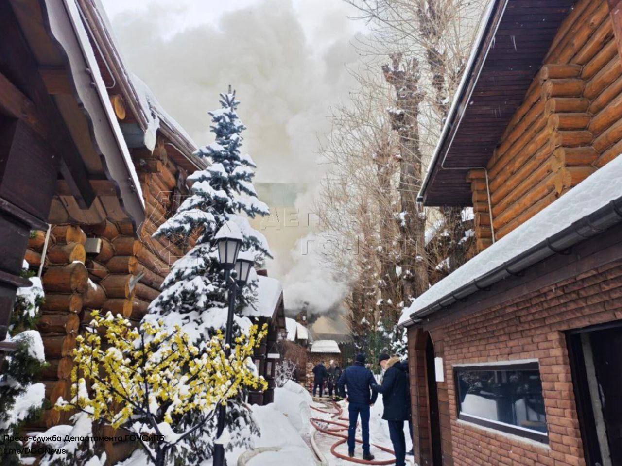 "Таежные бани" полыхают в Москве — мощный пожар в 150 "квадратов" разгорелся в здании на Волоколамском шоссе "Таежные бани" полыхают в Москве — мощный пожар в 150 "квадратов" разгорелся в здании на Волоколамском шоссе