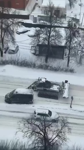 В Москве подключили тяжёлую артиллерию — на уборку снега вышли ратраки