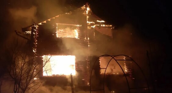 Четыре ребёнка и бабушка погибли при пожаре в доме под Воскресенском Четыре ребёнка и бабушка погибли при пожаре в доме под Воскресенском