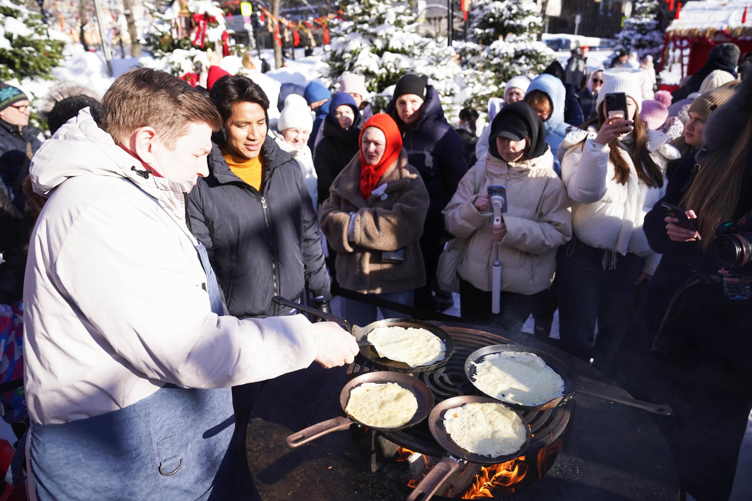 Вкусные блинчики, народные забавы и мастер-классы — вот так проходит фестиваль «Масленица» Вкусные блинчики, народные забавы и мастер-классы — вот так проходит фестиваль «Масленица»