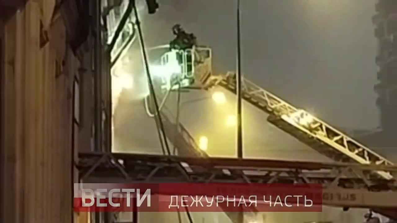 Подробности о ходе тушения пожара в банном комплексе в Москве у корреспондента Дежурной части Даниила Сухоручко