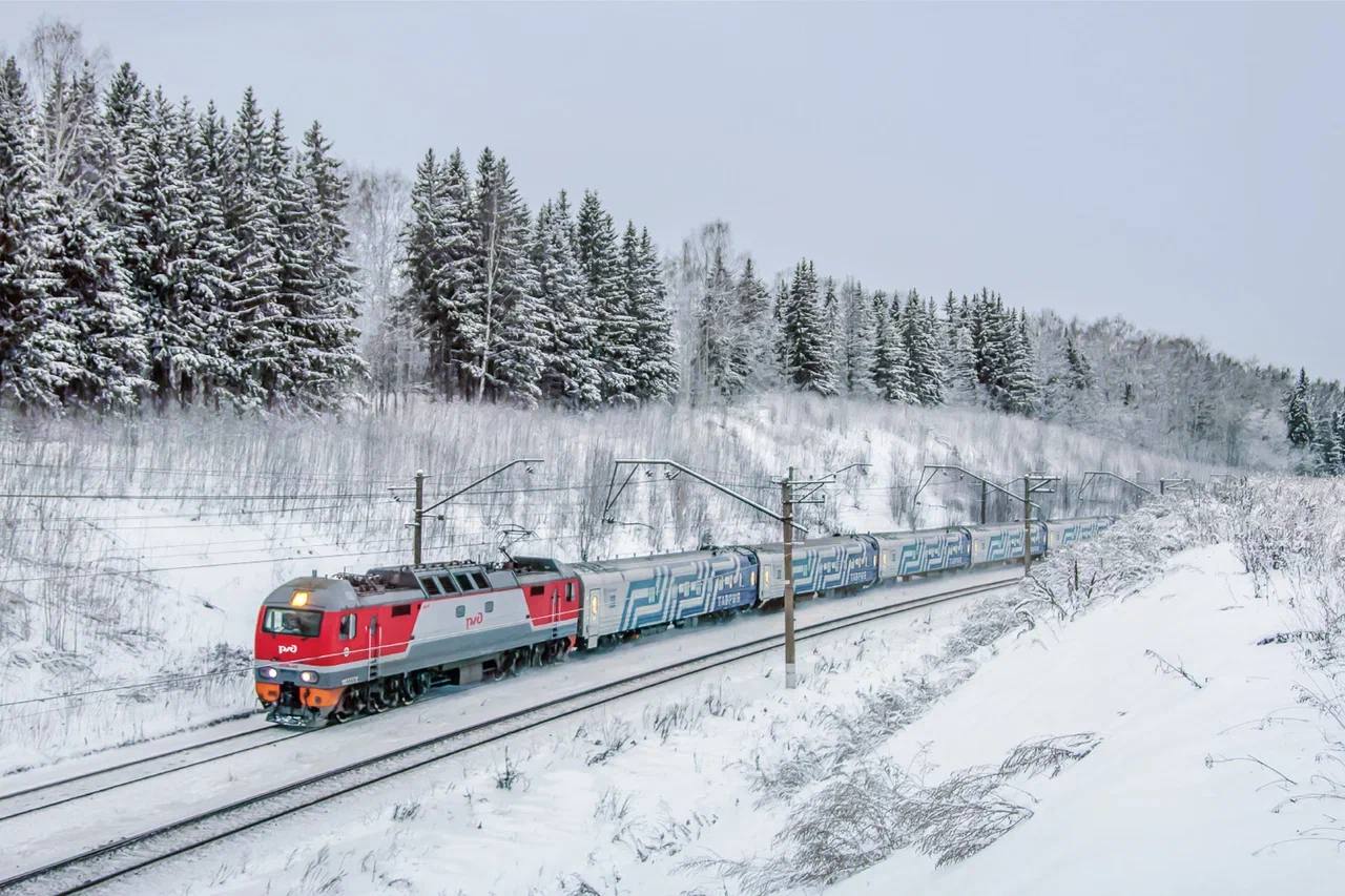 После ночной приостановки движения на Крымском мосту в пути задерживаются 9 поездов «Таврия»