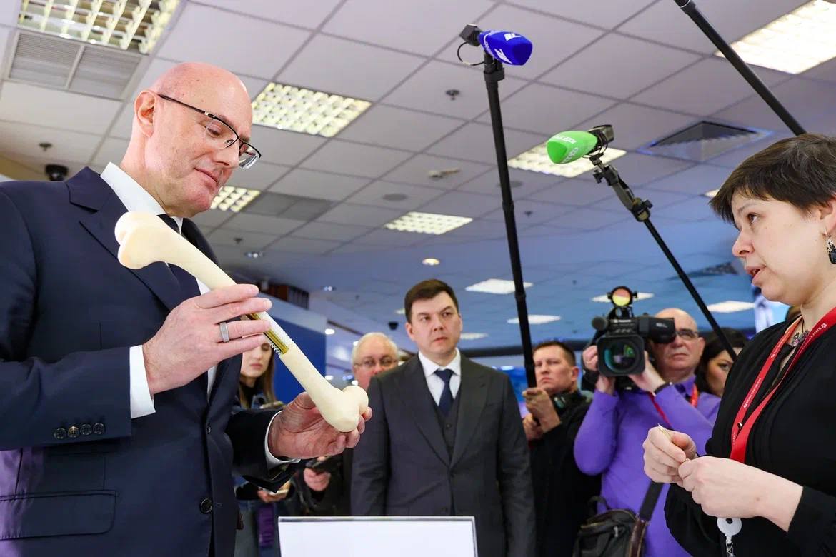 Дмитрий Чернышенко оценил разработки на стендах Форума будущих технологий – 2026 Дмитрий Чернышенко оценил разработки на стендах Форума будущих технологий – 2026