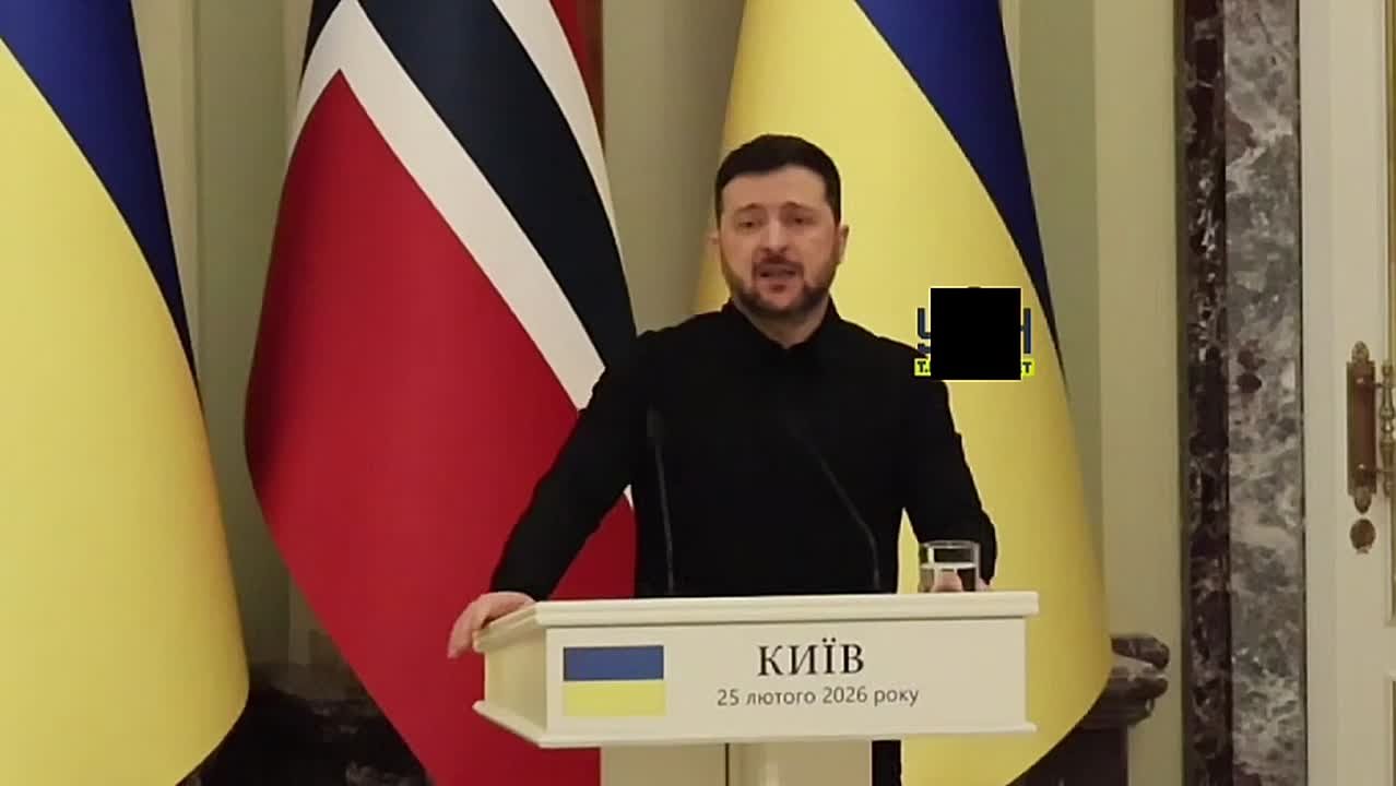 Зеленский сожалеет, что у него нет ядерного оружия, но отрицает обвинения