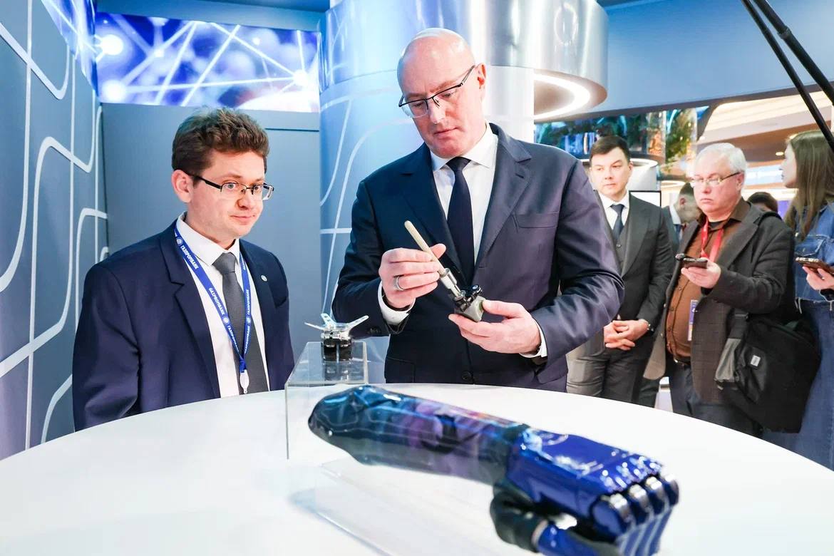 Дмитрий Чернышенко оценил разработки на стендах Форума будущих технологий – 2026 Дмитрий Чернышенко оценил разработки на стендах Форума будущих технологий – 2026