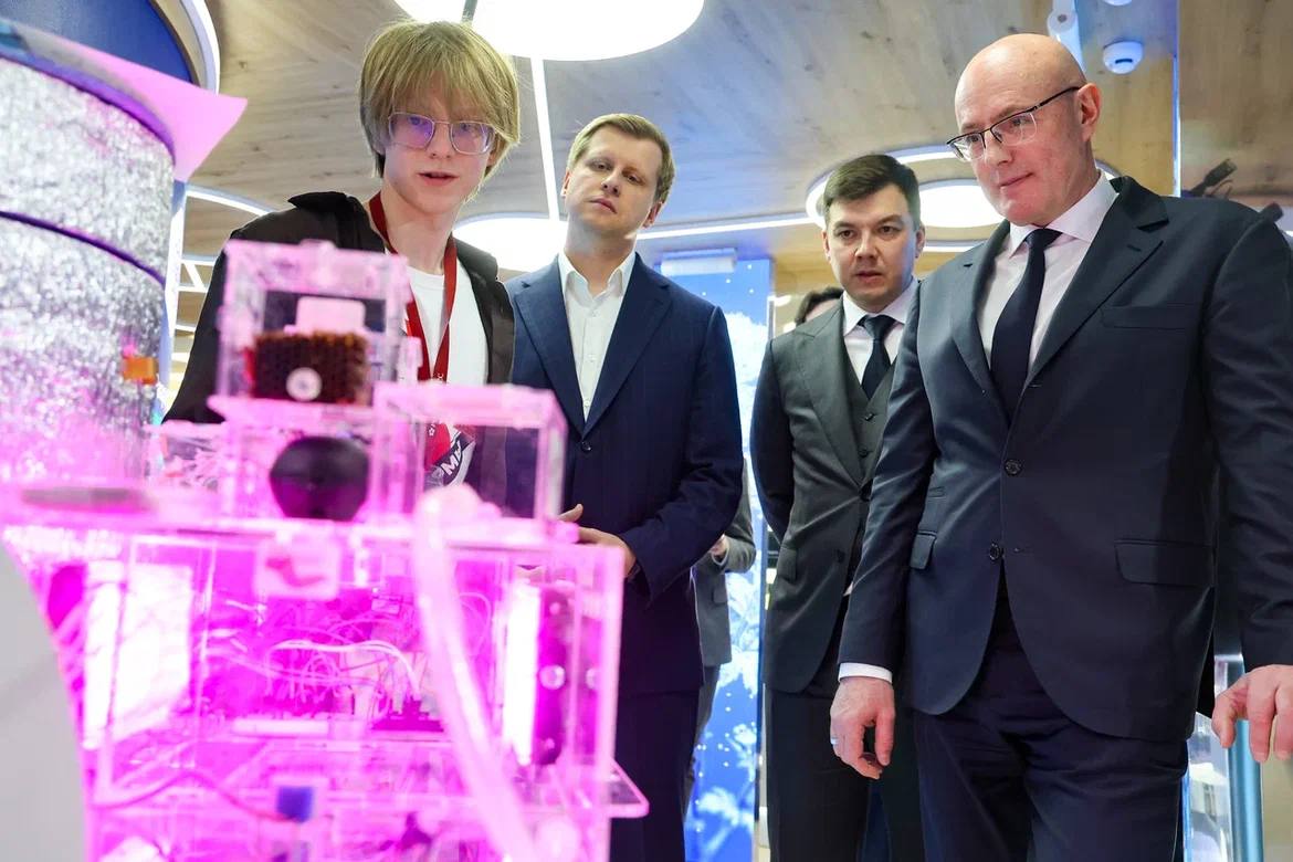 Дмитрий Чернышенко оценил разработки на стендах Форума будущих технологий – 2026 Дмитрий Чернышенко оценил разработки на стендах Форума будущих технологий – 2026