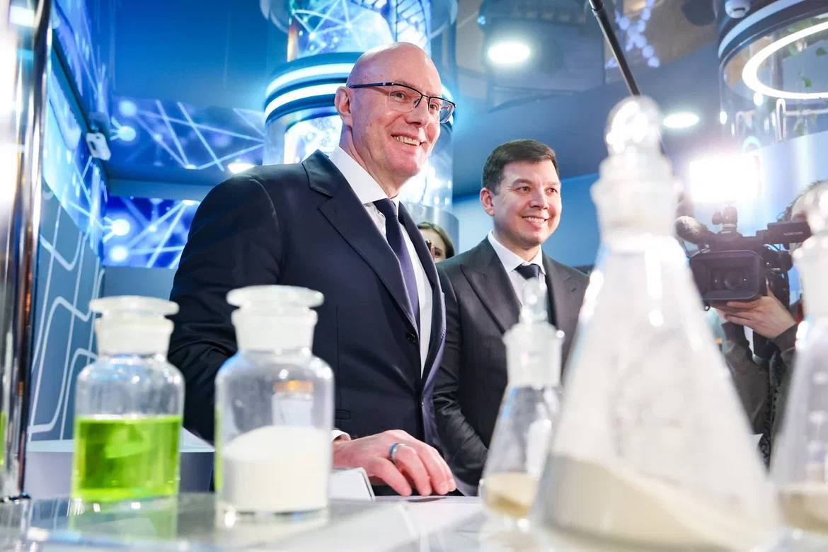 Дмитрий Чернышенко оценил разработки на стендах Форума будущих технологий – 2026 Дмитрий Чернышенко оценил разработки на стендах Форума будущих технологий – 2026