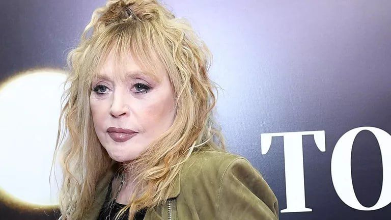 Представитель певицы Аллы Пугачевой Елена Чупракова в беседе с РИА Новости не исключила того, что артистка может посетить Россию в этом году