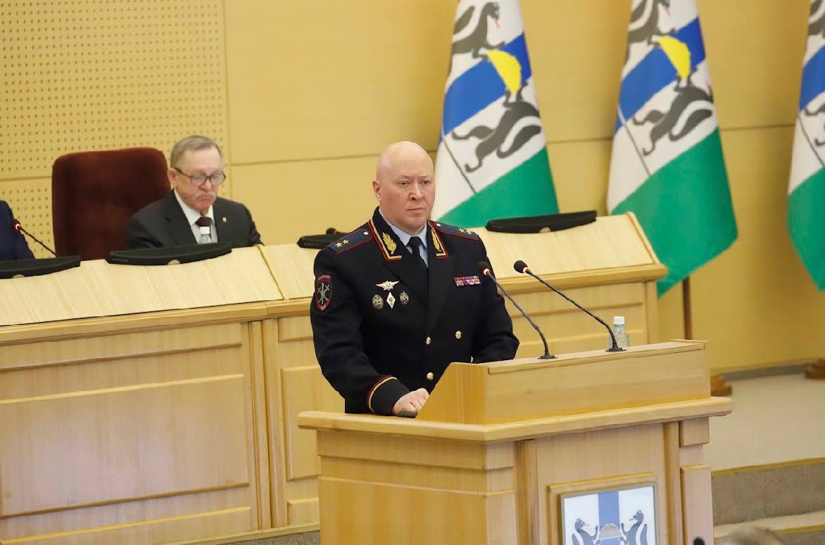 Начальник ГУ МВД России по Новосибирской области генерал-лейтенант полиции Андрей Кульков выступил перед депутатами Законодательного Собрания региона с отчетом об итогах оперативно-служебной деятельности за 2025 год Начальник ГУ МВД России по Новосибирской области генерал-лейтенант полиции Андрей Кульков выступил перед депутатами Законодательного Собрания региона с отчетом об итогах оперативно-служебной деятельности за 2025 год