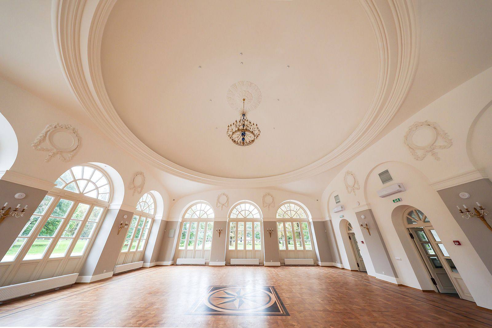 Свыше 14 тысяч пар выбрали площадки проекта «Новые адреса счастья» для проведения свадебных церемоний в прошлом году Свыше 14 тысяч пар выбрали площадки проекта «Новые адреса счастья» для проведения свадебных церемоний в прошлом году