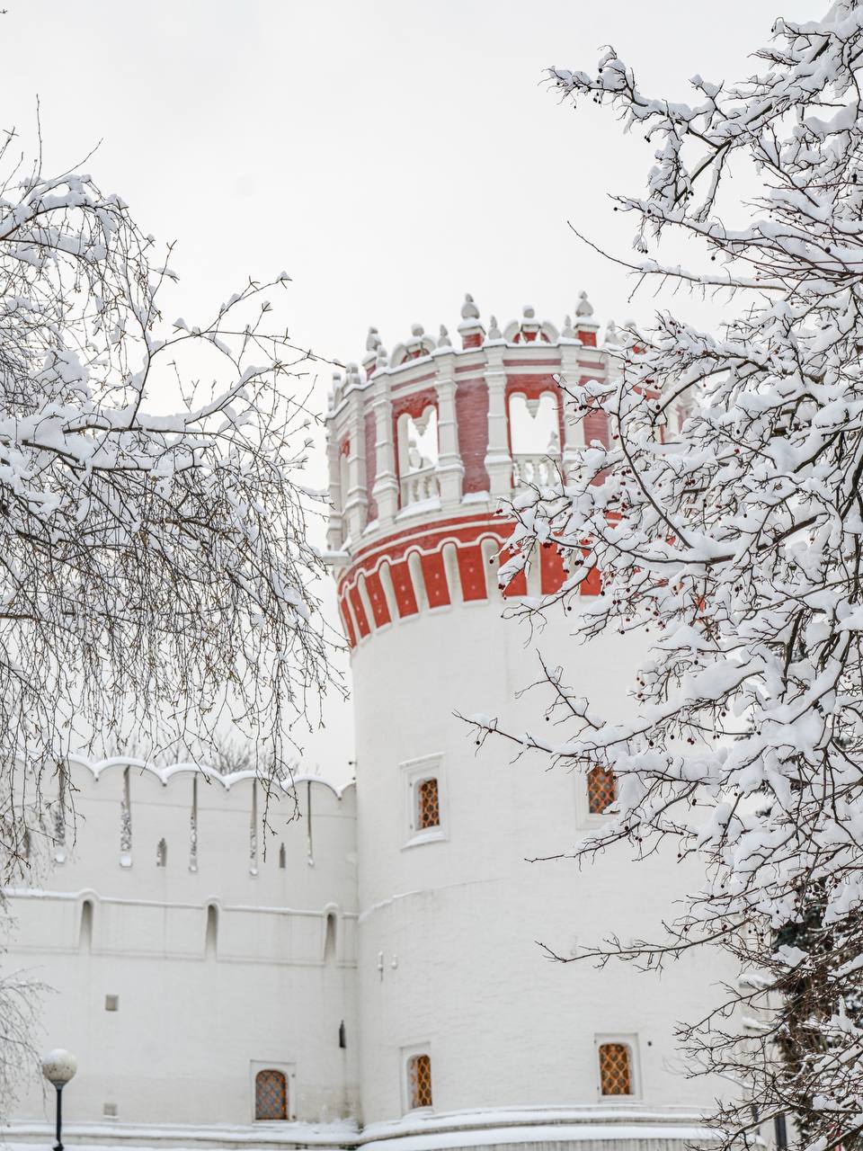 Перед вами Новодевичий монастырь в Москве Перед вами Новодевичий монастырь в Москве